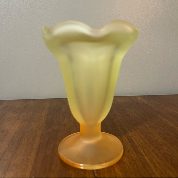 Vintage LIBBEY Frosted
Sundae Glass with Scalloped Rim Yellow & Orange Base - Picture 3 of 14